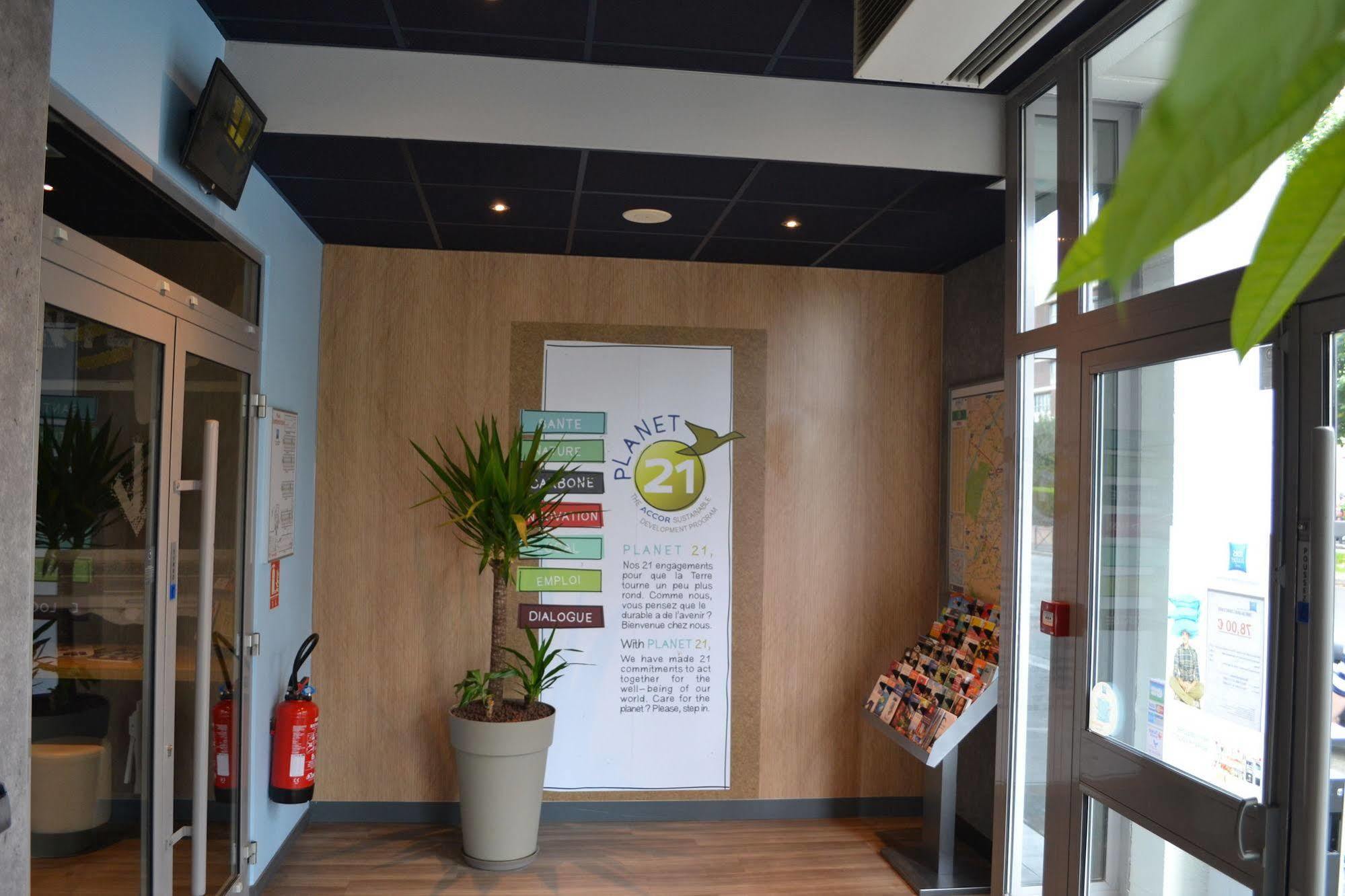 Ibis Budget Paris Porte De Vanves Exterior foto