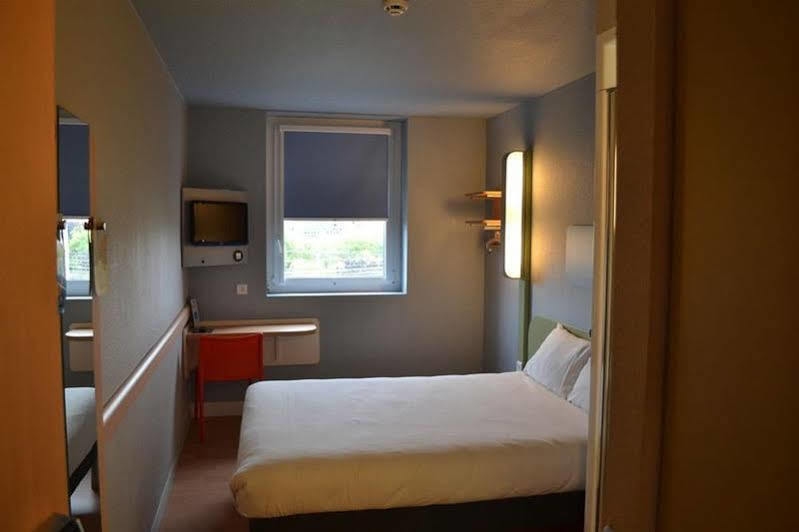 Ibis Budget Paris Porte De Vanves Exterior foto